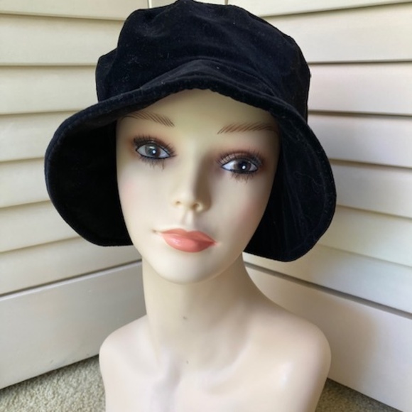 Black Velvet Cloche Hat - Picture 5 of 12